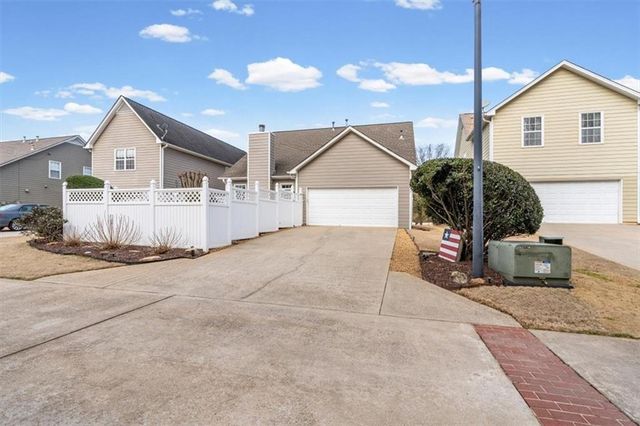 812 Cambron Commons Trace, Suwanee, GA 30024