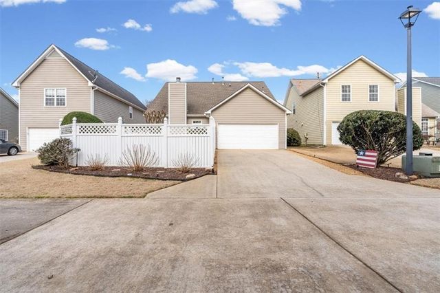 812 Cambron Commons Trace, Suwanee, GA 30024