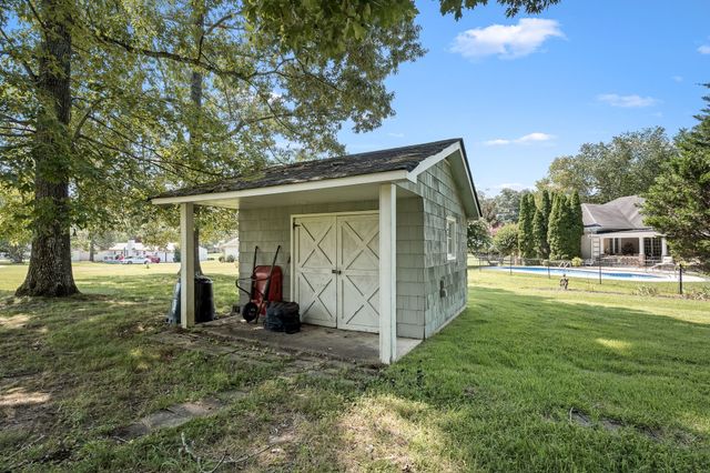 1804 COUNTRY CLUB DR, Tullahoma, TN 37388