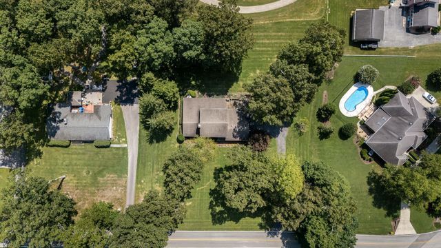 1804 COUNTRY CLUB DR, Tullahoma, TN 37388