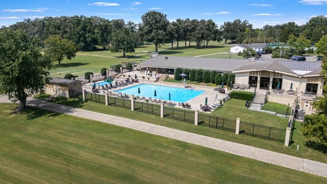 1804 COUNTRY CLUB DR, Tullahoma, TN 37388