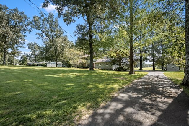 1804 COUNTRY CLUB DR, Tullahoma, TN 37388