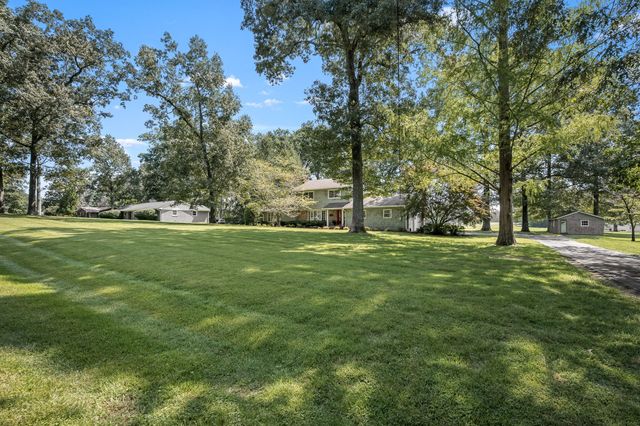1804 COUNTRY CLUB DR, Tullahoma, TN 37388