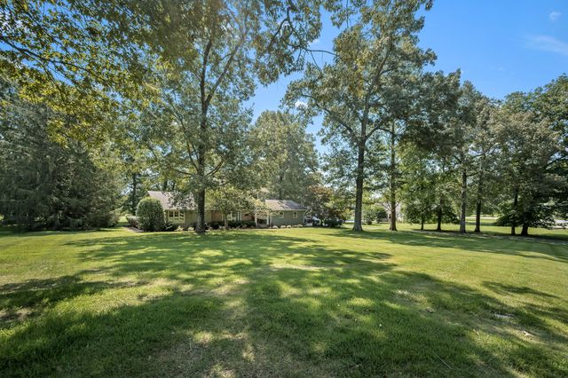 1804 COUNTRY CLUB DR, Tullahoma, TN 37388