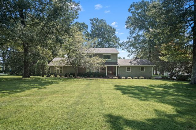 1804 COUNTRY CLUB DR, Tullahoma, TN 37388