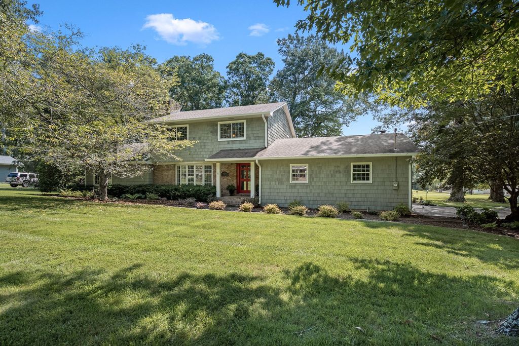 1804 COUNTRY CLUB DR, Tullahoma, TN 37388