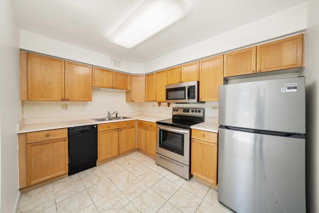 201 S Maple Avenue 210, Oak Park, IL 60302