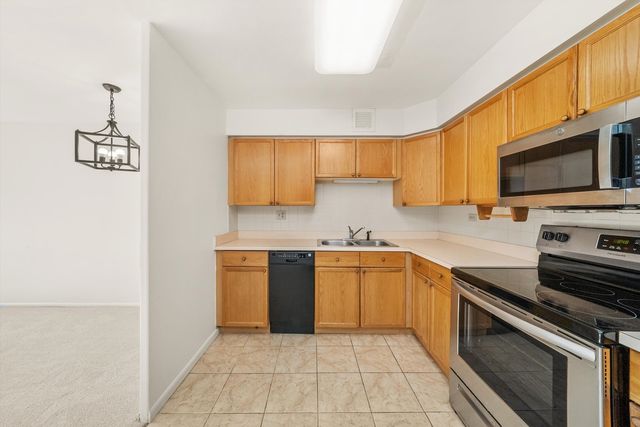 201 S Maple Avenue 210, Oak Park, IL 60302