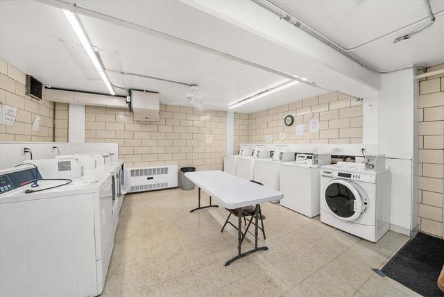 201 S Maple Avenue 210, Oak Park, IL 60302