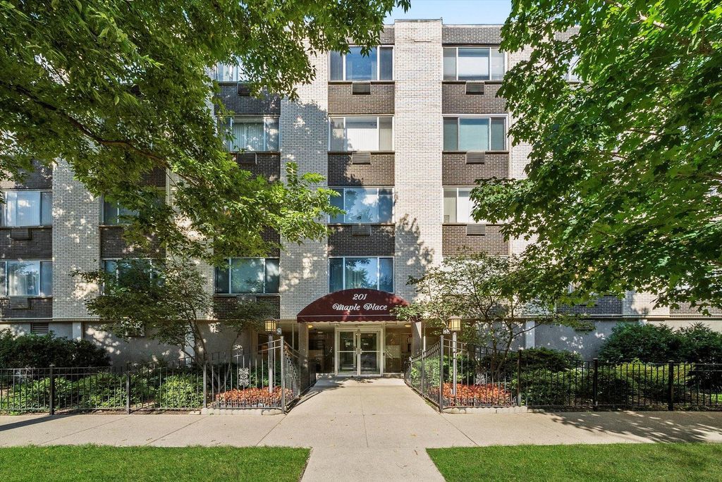 201 S Maple Avenue 210, Oak Park, IL 60302