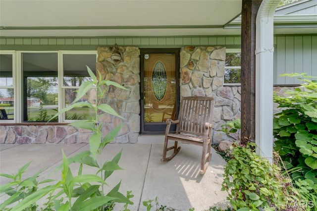 2 Saint Raymond Drive, St Peters, MO 63376