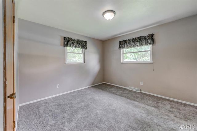 2 Saint Raymond Drive, St Peters, MO 63376