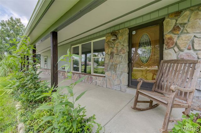 2 Saint Raymond Drive, St Peters, MO 63376