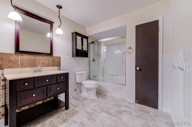 2 Saint Raymond Drive, St Peters, MO 63376