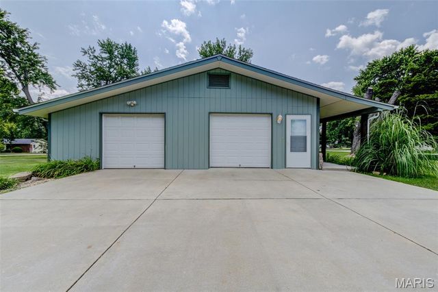 2 Saint Raymond Drive, St Peters, MO 63376