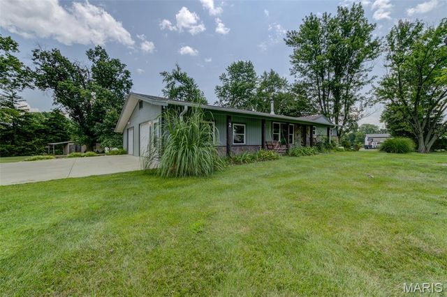 2 Saint Raymond Drive, St Peters, MO 63376