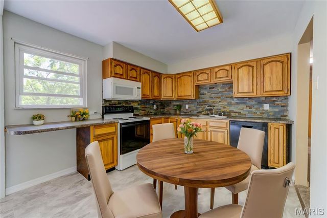 2 Saint Raymond Drive, St Peters, MO 63376