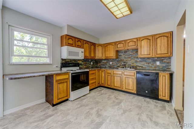 2 Saint Raymond Drive, St Peters, MO 63376
