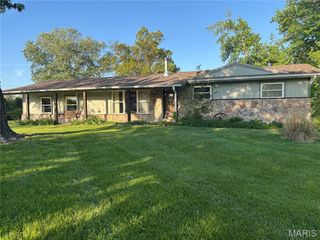 2 Saint Raymond Drive, St Peters, MO 63376