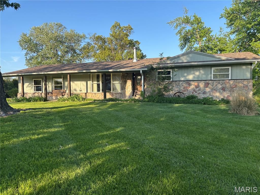 2 Saint Raymond Drive, St Peters, MO 63376