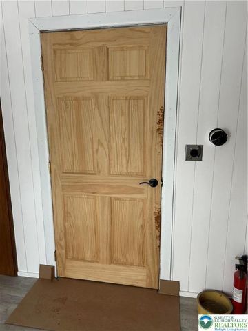 696 South Delaware Drive, Upper Mt Bethel Twp, PA 18343