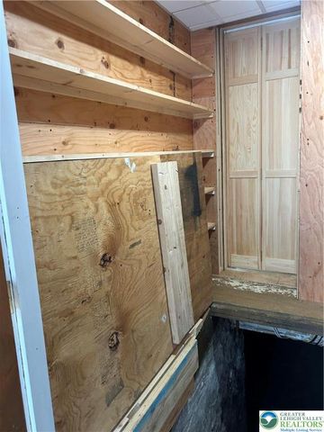 696 South Delaware Drive, Upper Mt Bethel Twp, PA 18343