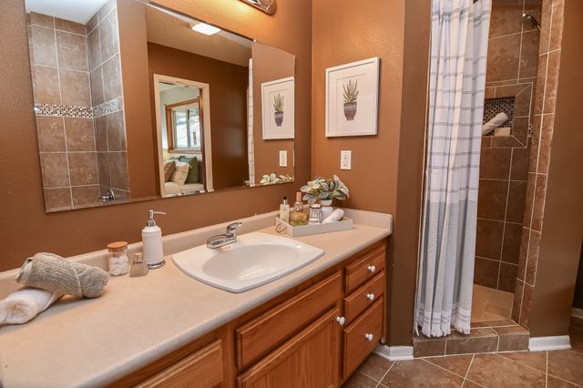 3117 Aurora Avenue, Des Moines, IA 50310