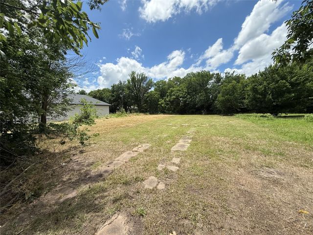 2806 College Street, Greenville, TX 75401