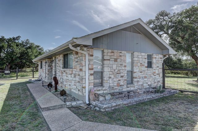 647 Blue Sage Loop, Kerrville, TX 78028