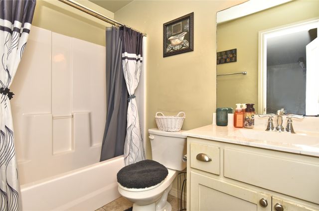 5916 S 13th Street, Broken Arrow, OK 74011