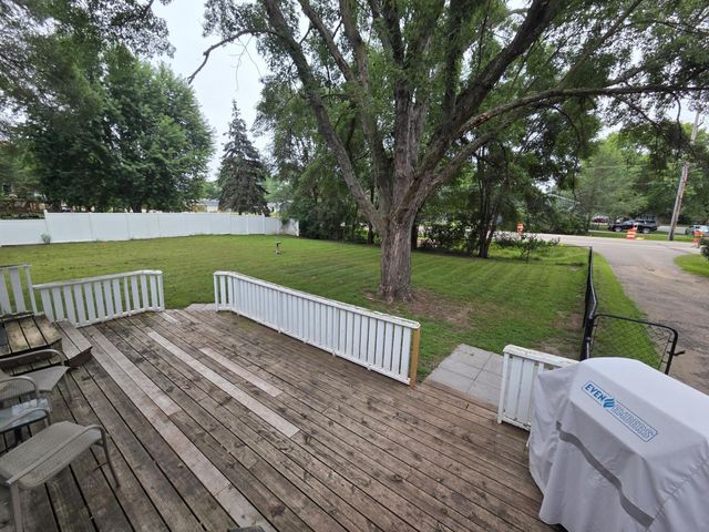 1005 Golf Course Road, Monticello, MN 55362