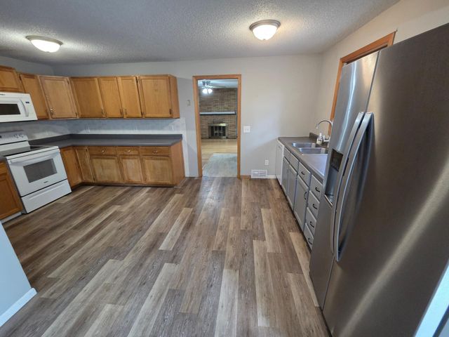 1005 Golf Course Road, Monticello, MN 55362
