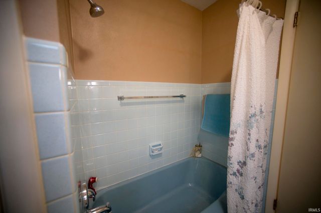 2704 Rose Drive, Vincennes, IN 47591