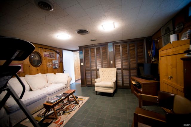 2704 Rose Drive, Vincennes, IN 47591