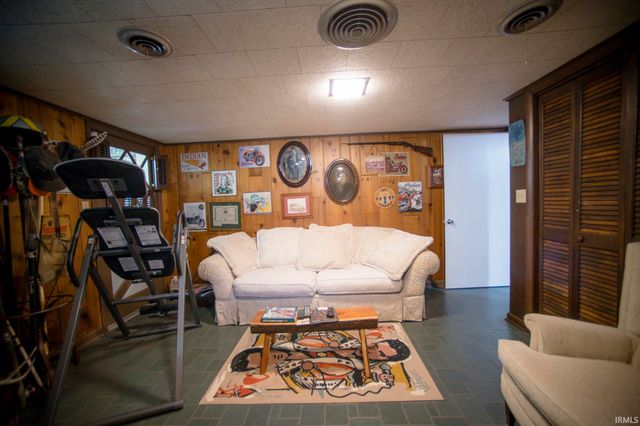 2704 Rose Drive, Vincennes, IN 47591