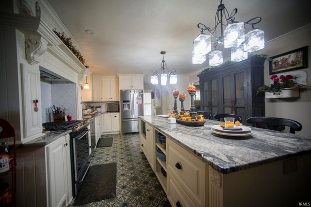 2704 Rose Drive, Vincennes, IN 47591