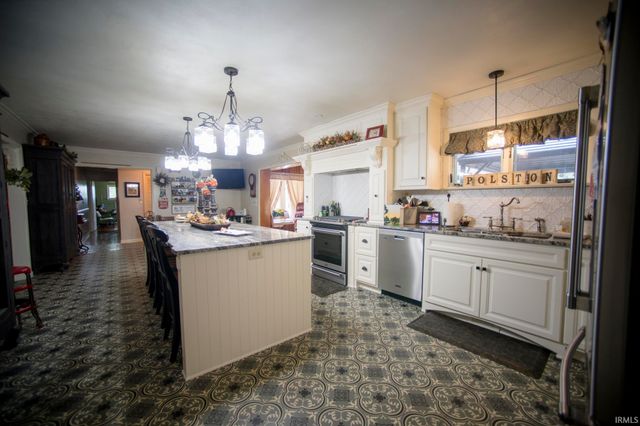 2704 Rose Drive, Vincennes, IN 47591