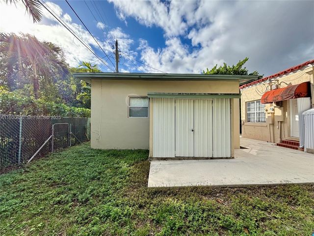 1654 SW 14th Ter 2, Miami, FL 33145