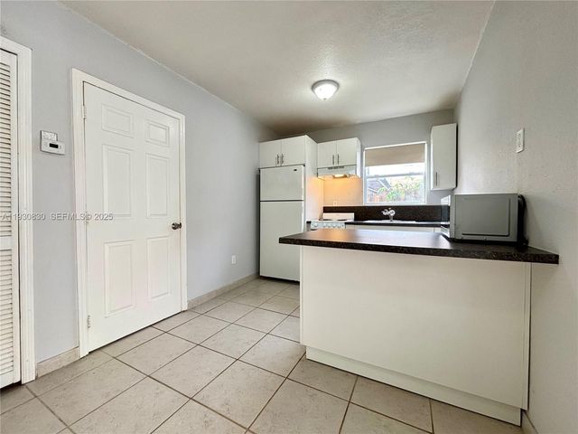 1654 SW 14th Ter 2, Miami, FL 33145