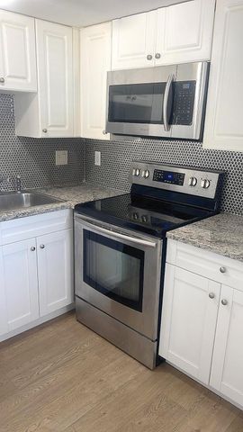 1501 Crescent Circle, West Palm Beach, FL 33403
