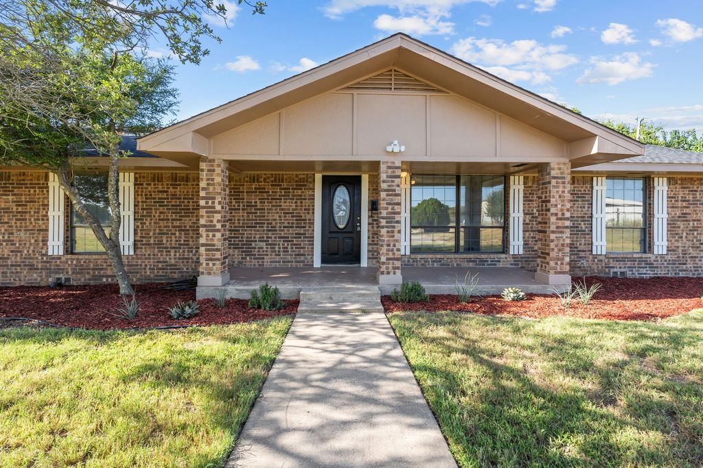 150 Sandlin Court, Springtown, TX 76082