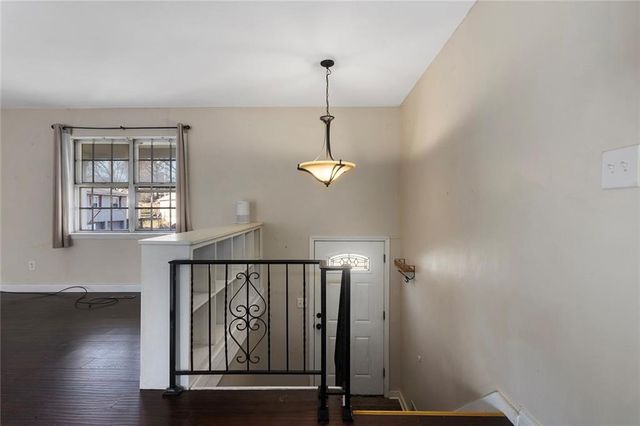 16525 E 35th St Court S, Independence, MO 64055