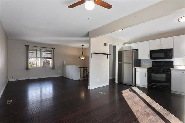 16525 E 35th St Court S, Independence, MO 64055