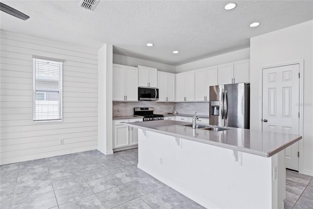 2212 NAPONE LANE, Minneola, FL 34715