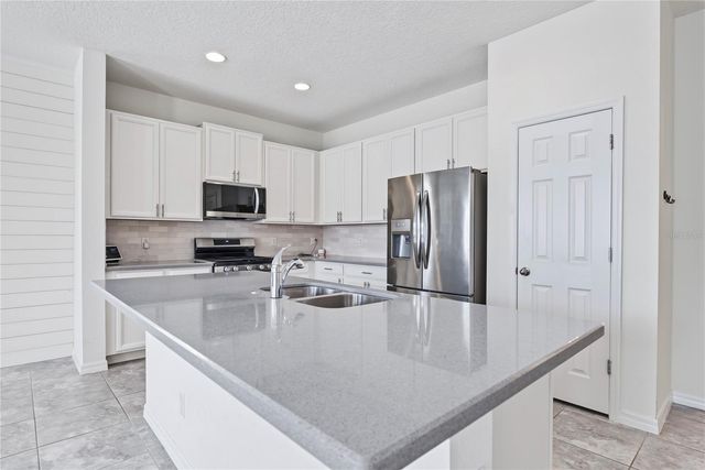 2212 NAPONE LANE, Minneola, FL 34715