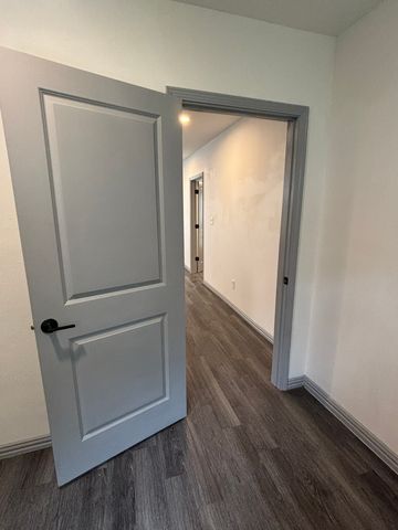 722 SE 11th Street, Grand Prairie, TX 75051