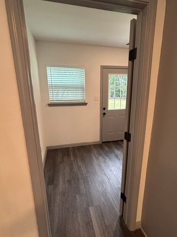 722 SE 11th Street, Grand Prairie, TX 75051