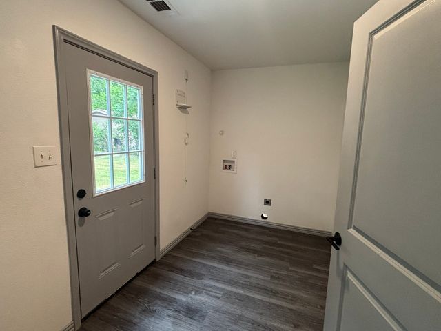 722 SE 11th Street, Grand Prairie, TX 75051