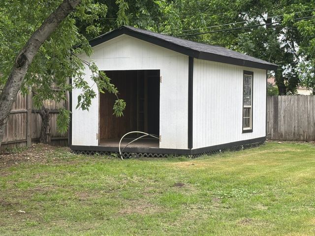 722 SE 11th Street, Grand Prairie, TX 75051
