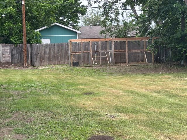 722 SE 11th Street, Grand Prairie, TX 75051